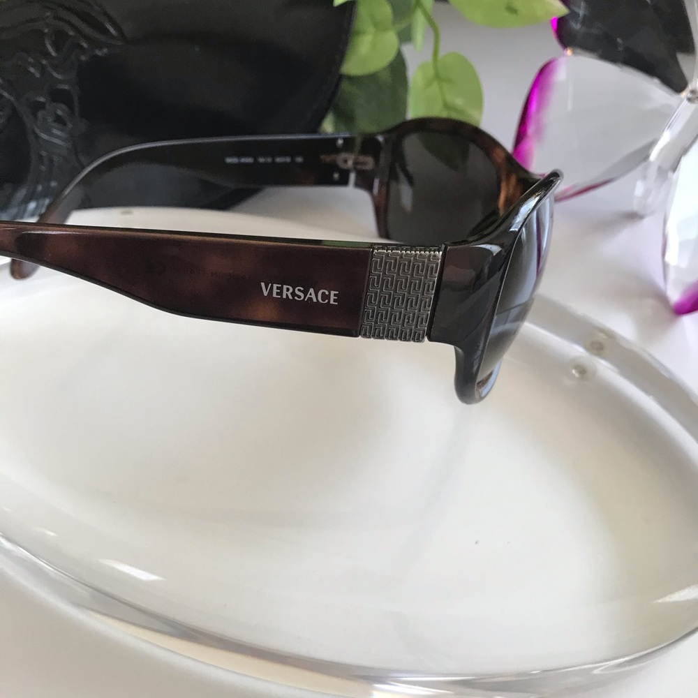 Sunglasses - Picture 3 of 4